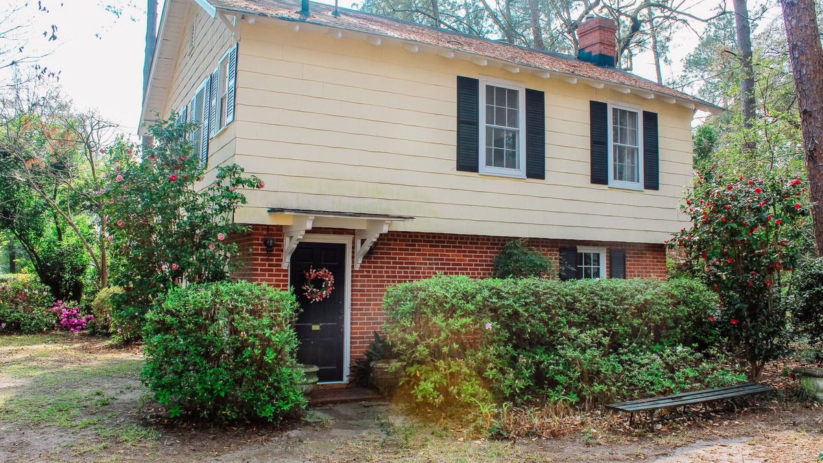 Forest Hills Cottage | The Fabled Blue-Remodeled Guest Cottage on The Hill