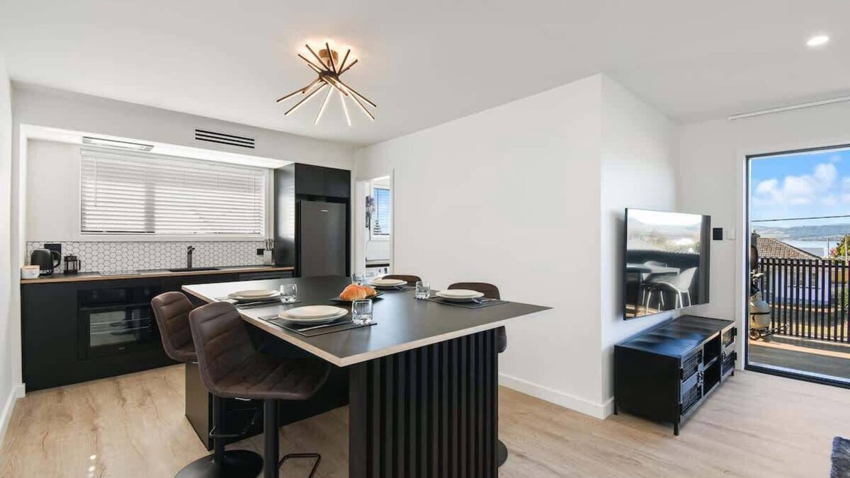 Kawaha Point House | The Fairlady | Stylish & Warm with Lake Views!
