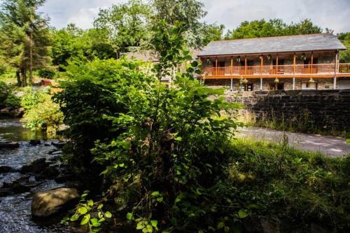 Abercwmboi Hotel | The Falcon Inn Retreat