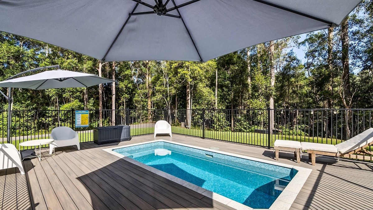 Cooloolabin House | The Falls Hideaway: Pool, Firepit & Outdoor Bliss