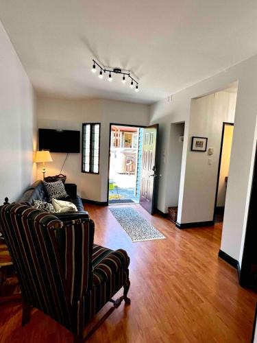 Ladner Villa | The Family Cottage