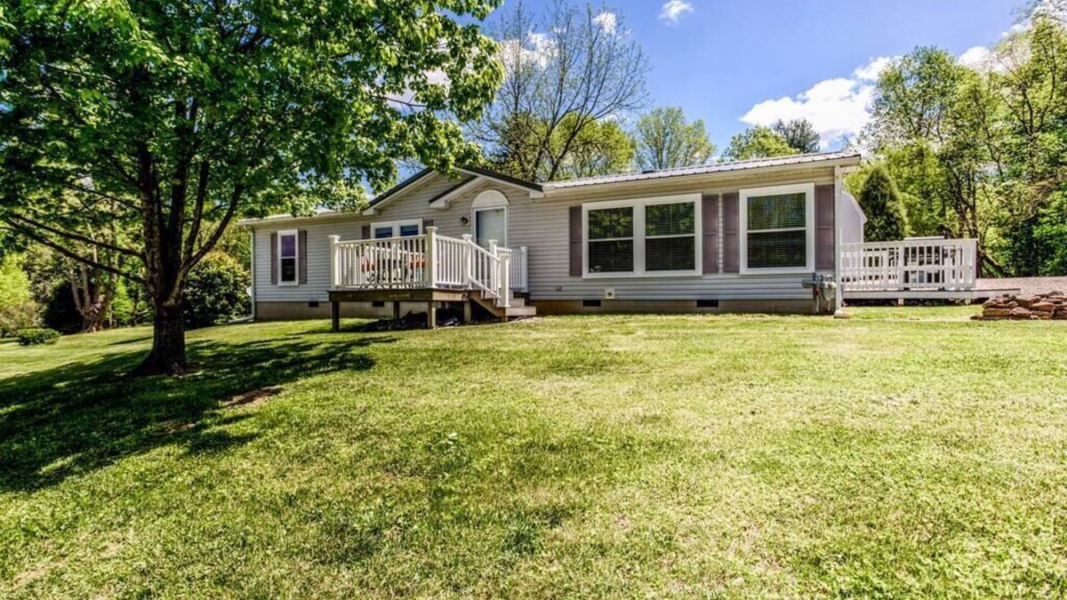 Gentryville House | The Family Oasis just 6 miles from Holiday World