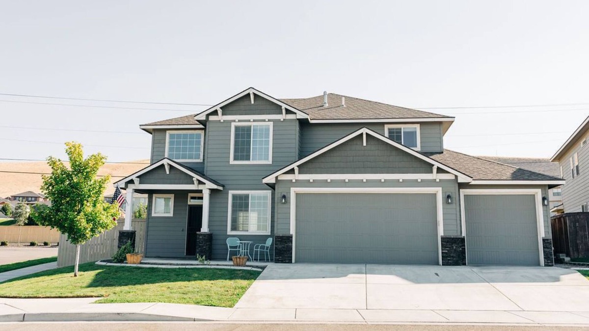 Tri-Cities House | The Family Retreat - Gorgeous 2-story home