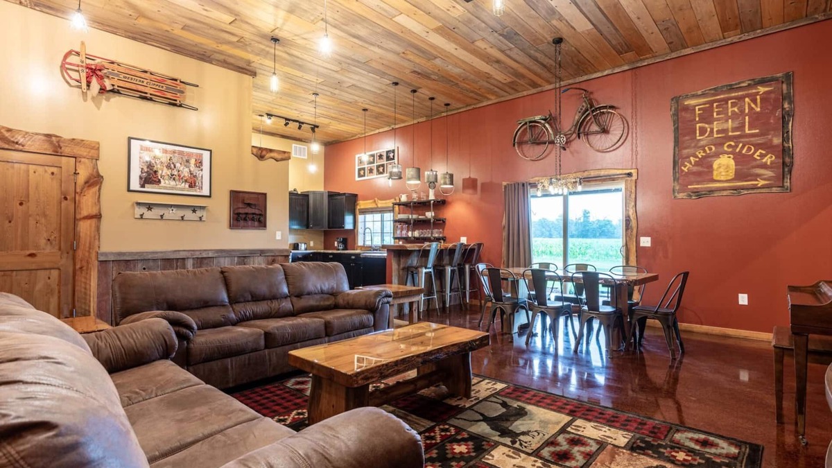 Wisconsin Dells House | *The Famous Dells Rustic Shed-Brand NEW Game Room!