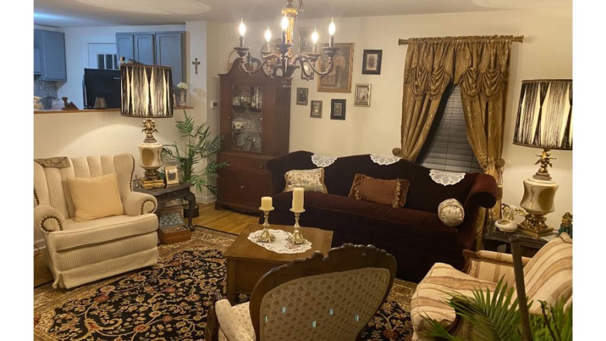 Thompsonville House | The famous Haunting in Enfield CT, known as the Demon House invites you to stay!