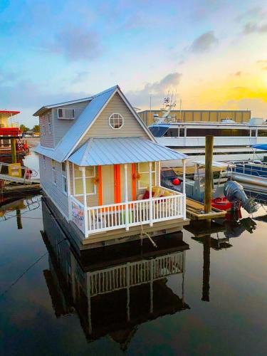Sanford House | The Famous Houseboat in Sanford