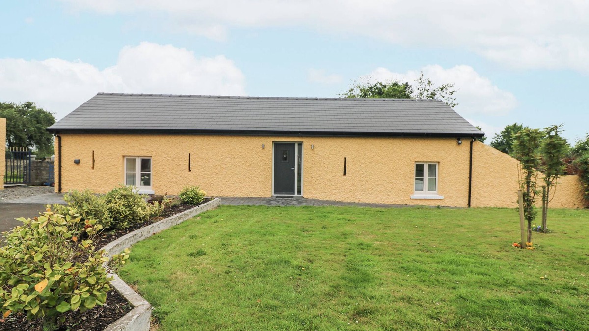 Athy House | THE FARM COTTAGE, family friendly in Athy, County Kildare
