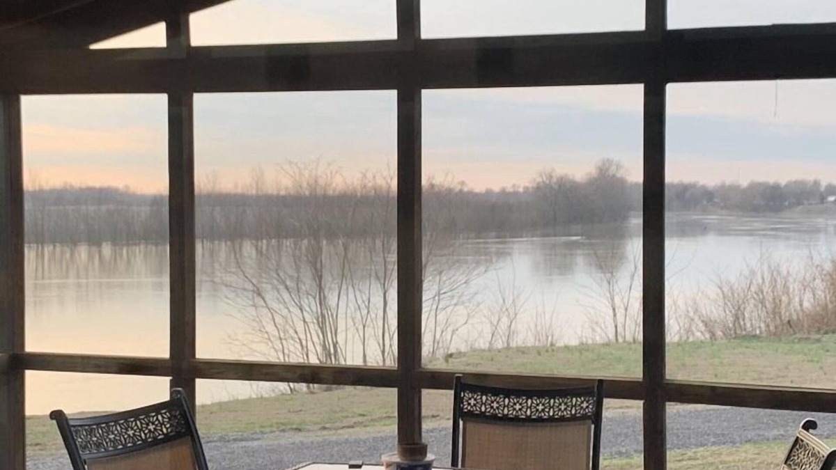 Lyon County House | The farm getaway!