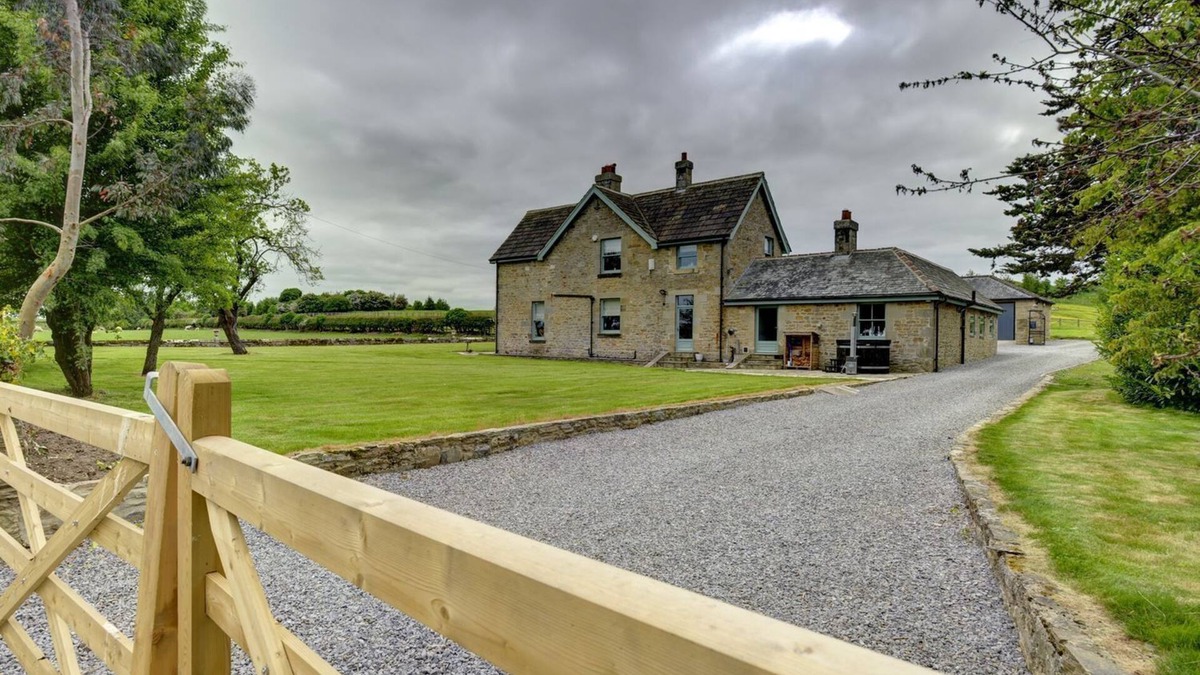 Richmond House | THE FARM HOUSE, pet friendly, luxury holiday cottage in Barton