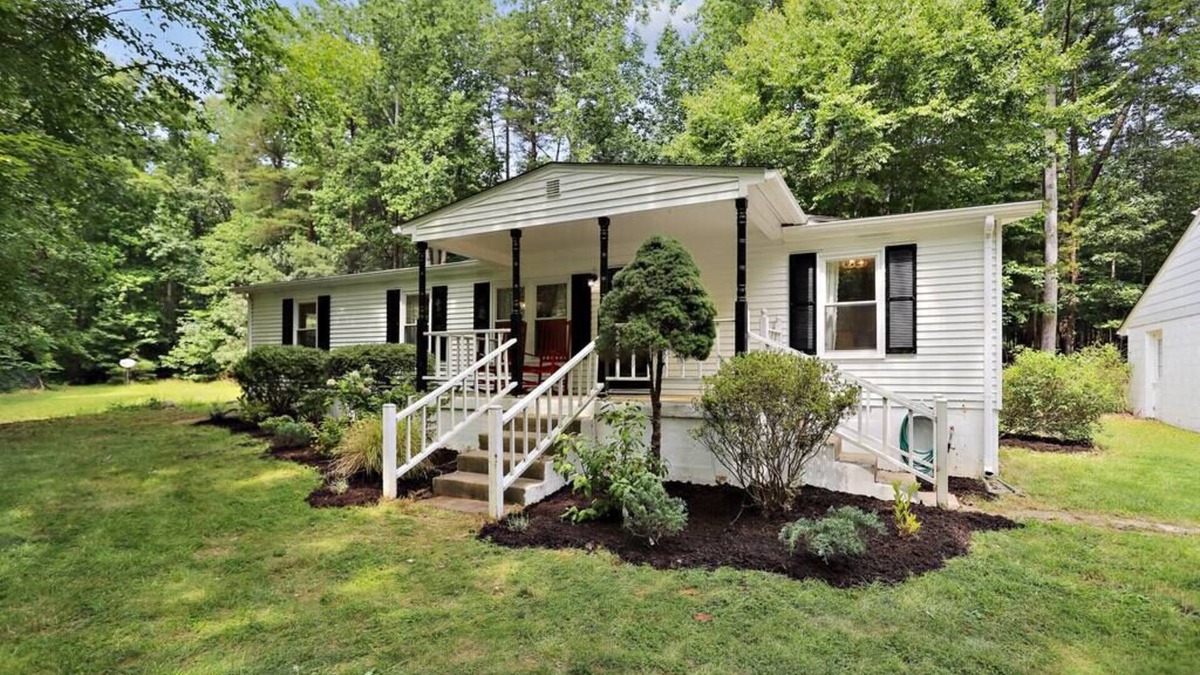 Fredericksburg House | The Farmer's Cottage at Kings Crossing