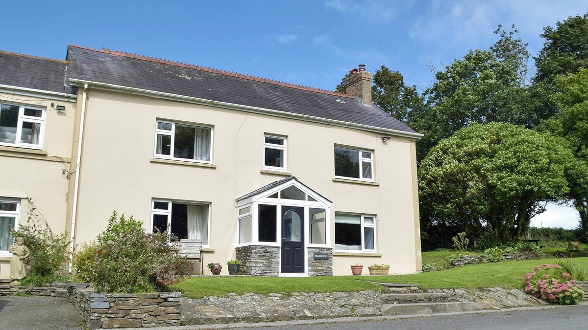Newcastle Emlyn Cottage | The Farmhouse - UK13183