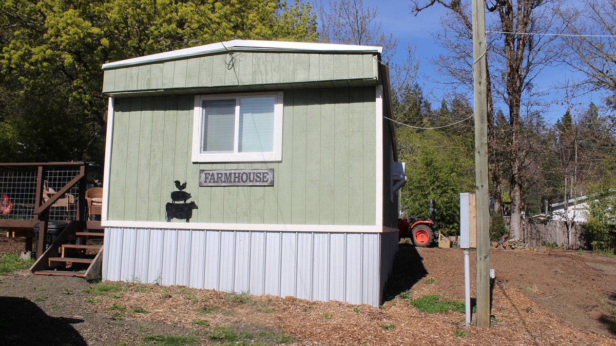 Roseburg Cabin | The Farmhouse on the North Umpqua River