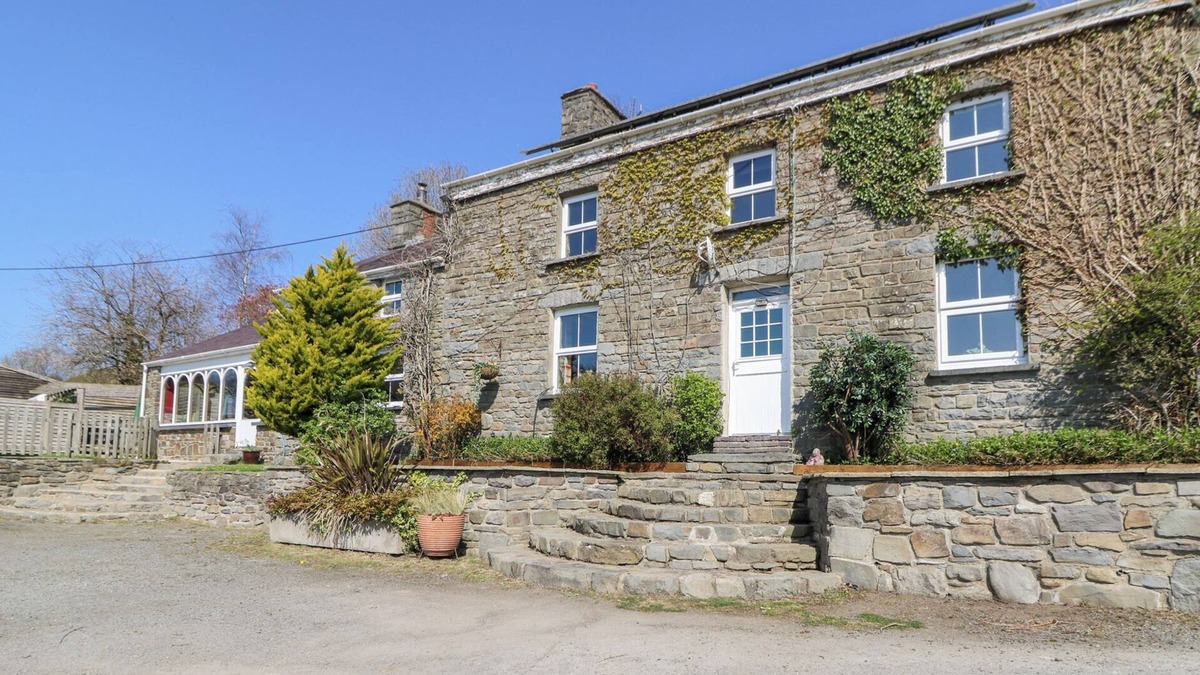 Felinfach Cottage | THE FARMHOUSE, pet friendly, character holiday cottage in Aberaeron