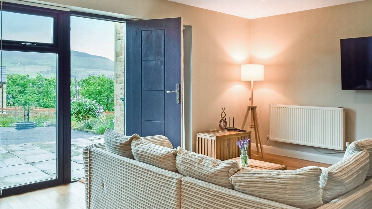 Stalybridge Cottage | The Farmhouse Retreat