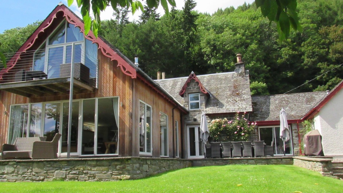 Kenmore Cottage | The Farmhouse - sleeps 12 guests in 6 bedrooms