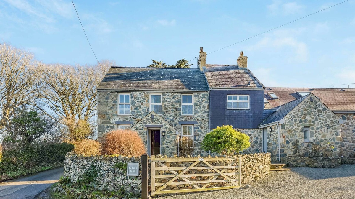 Llangaffo Cottage | The Farmhouse - UK48734