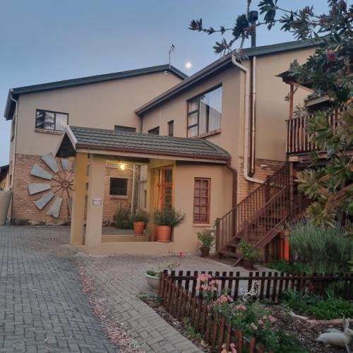 Fouriesburg Hotel | The Fat Mulberry Guest Farm