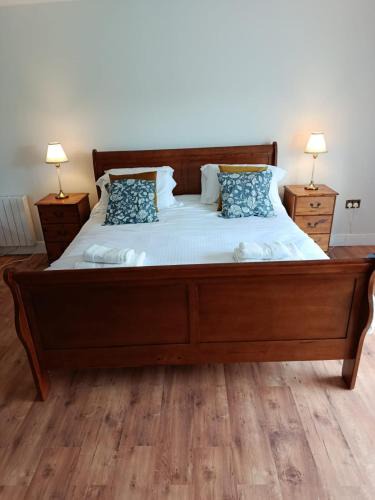 Kilmuckridge Bed & Breakfast | The Feathered Nest Apartment at The Cracked Hen