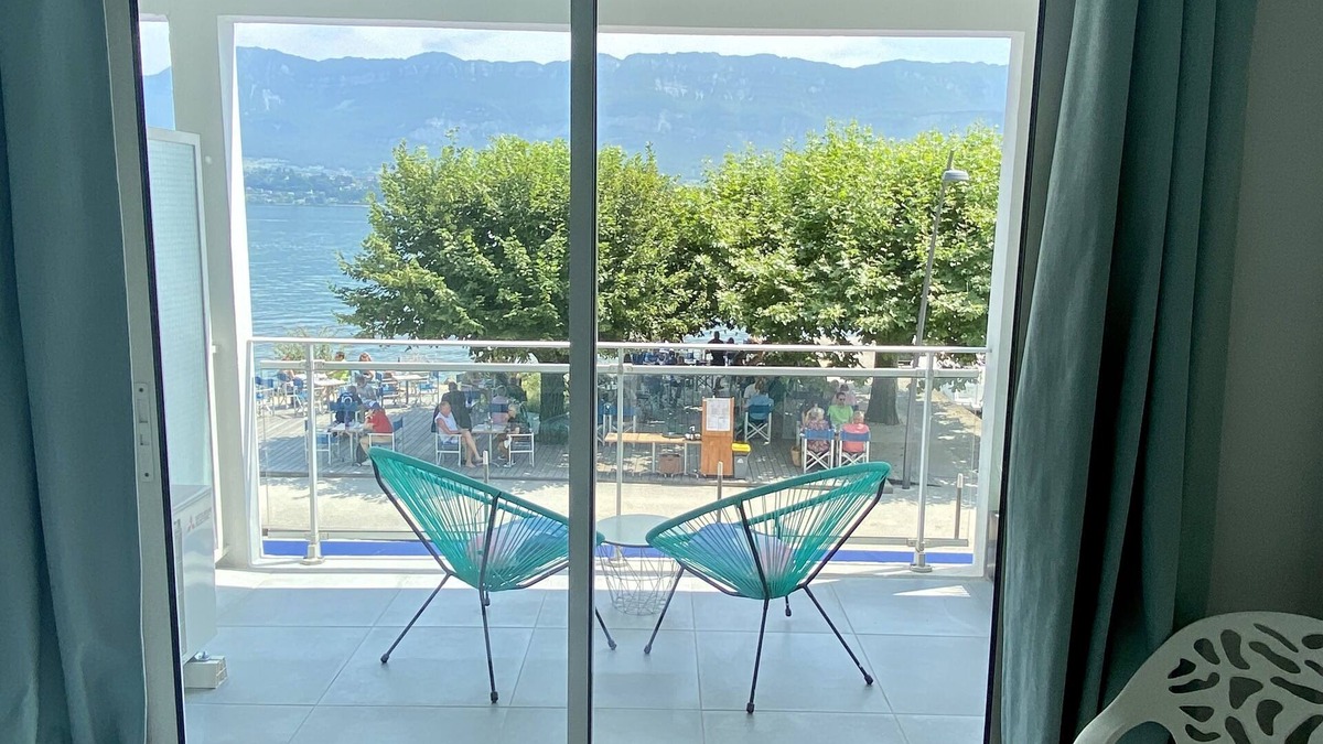 Le Bourget-du-Lac Apartment | THE FEET IN WATER