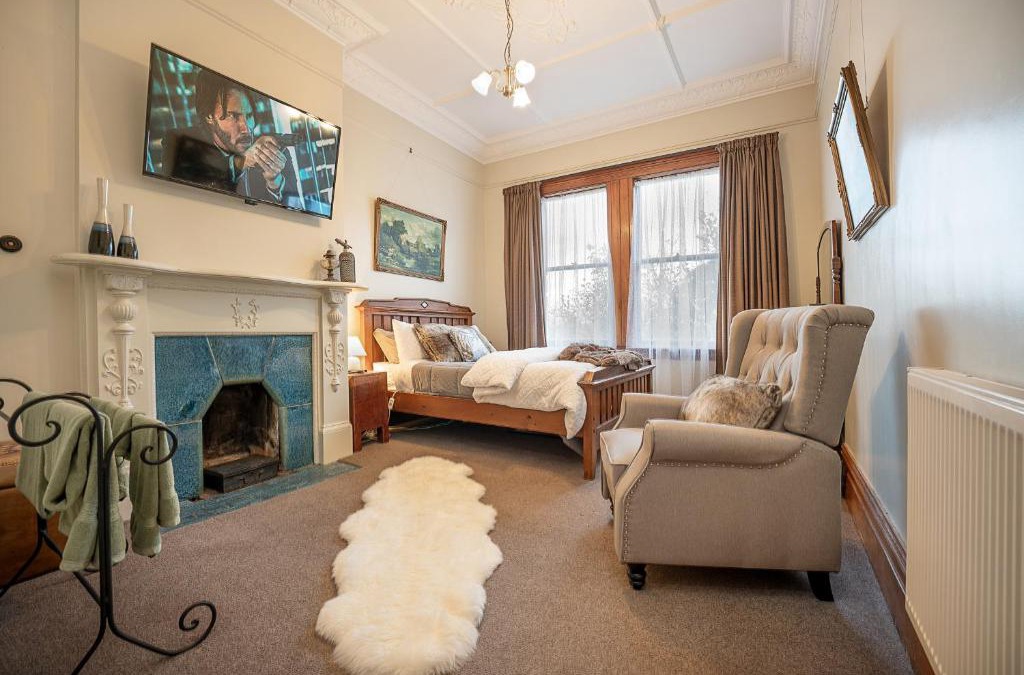 Benhar House | The Fern & Thistle Luxury Accommodation- Drinks, Hotpool, Sauna