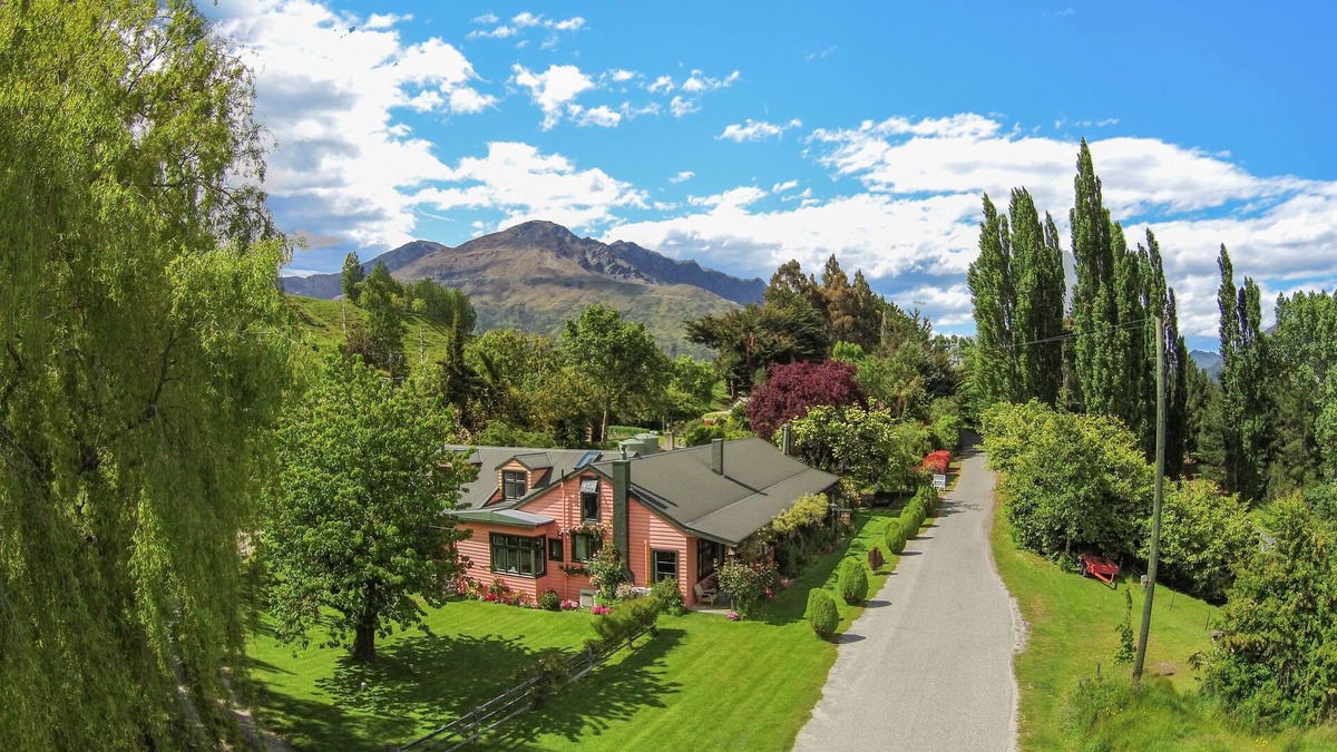Lower Shotover Bed & Breakfast | The Ferry Bed & Breakfast