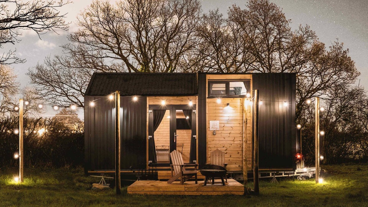 Abbess Roding Cabin | The Field View 2 by Tiny Away