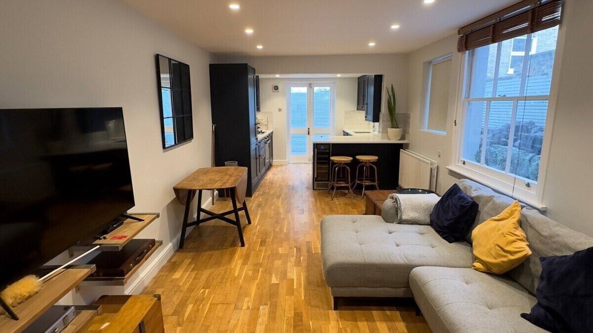 Ferndale Apartment | The finest flat in Clapham - being fully furnished