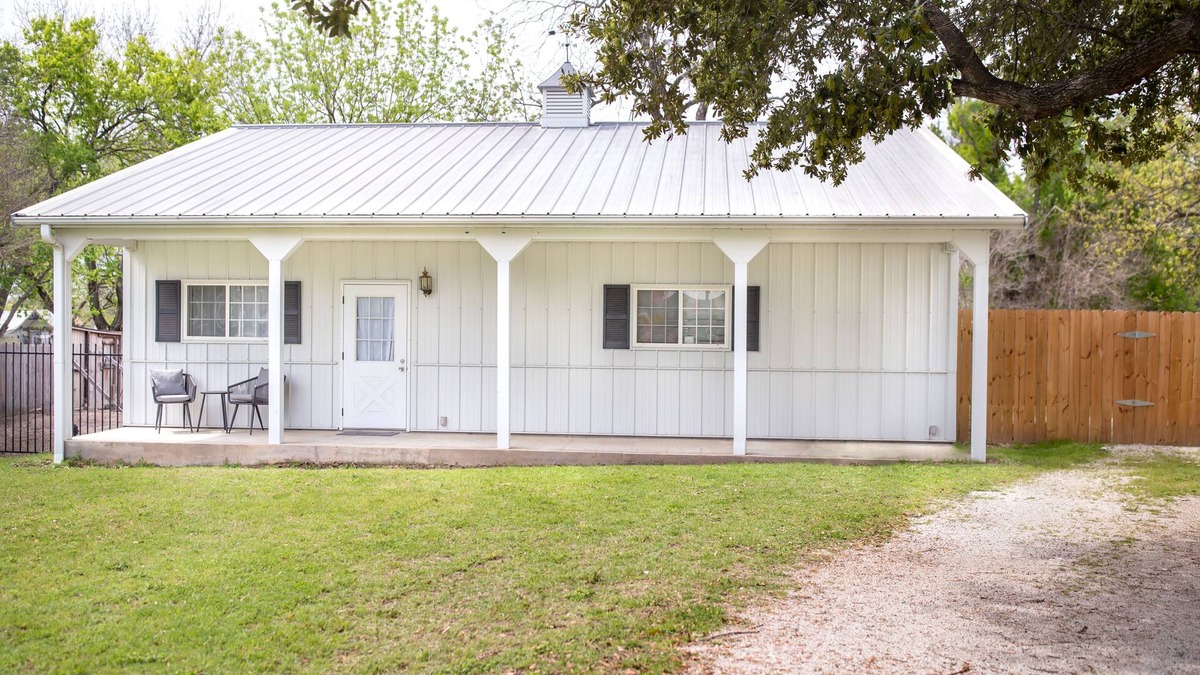 Dawson Apartment | The Firefly is between Waco and Corsicana, 5 minutes from the Navarro Mills Lake