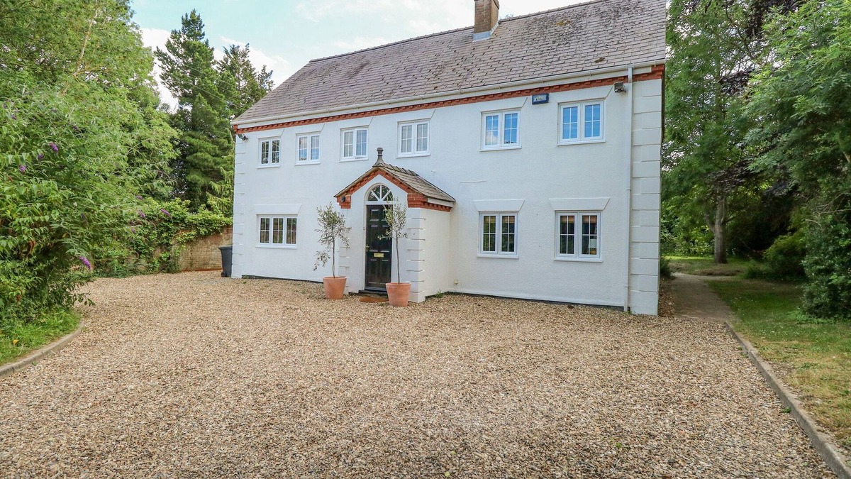 East Dereham Cottage | THE FIRS, pet friendly, character holiday cottage in Dereham