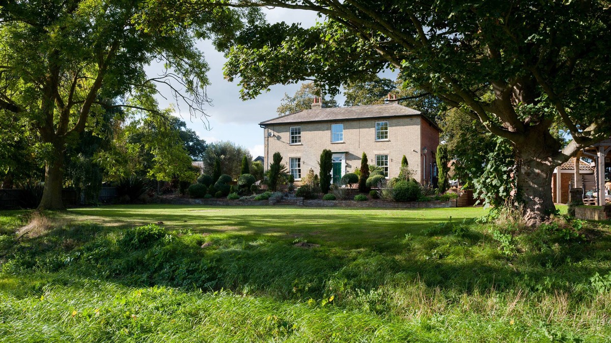 Sudbourne House | The Firs - sleeps up to 15 and is the perfect countryside retreat by Orford!