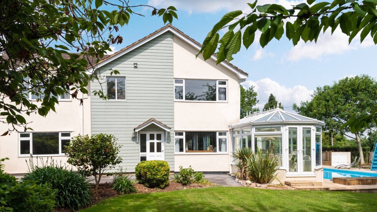 Galmpton House | The Firs - Three Bedroom House, Sleeps 6