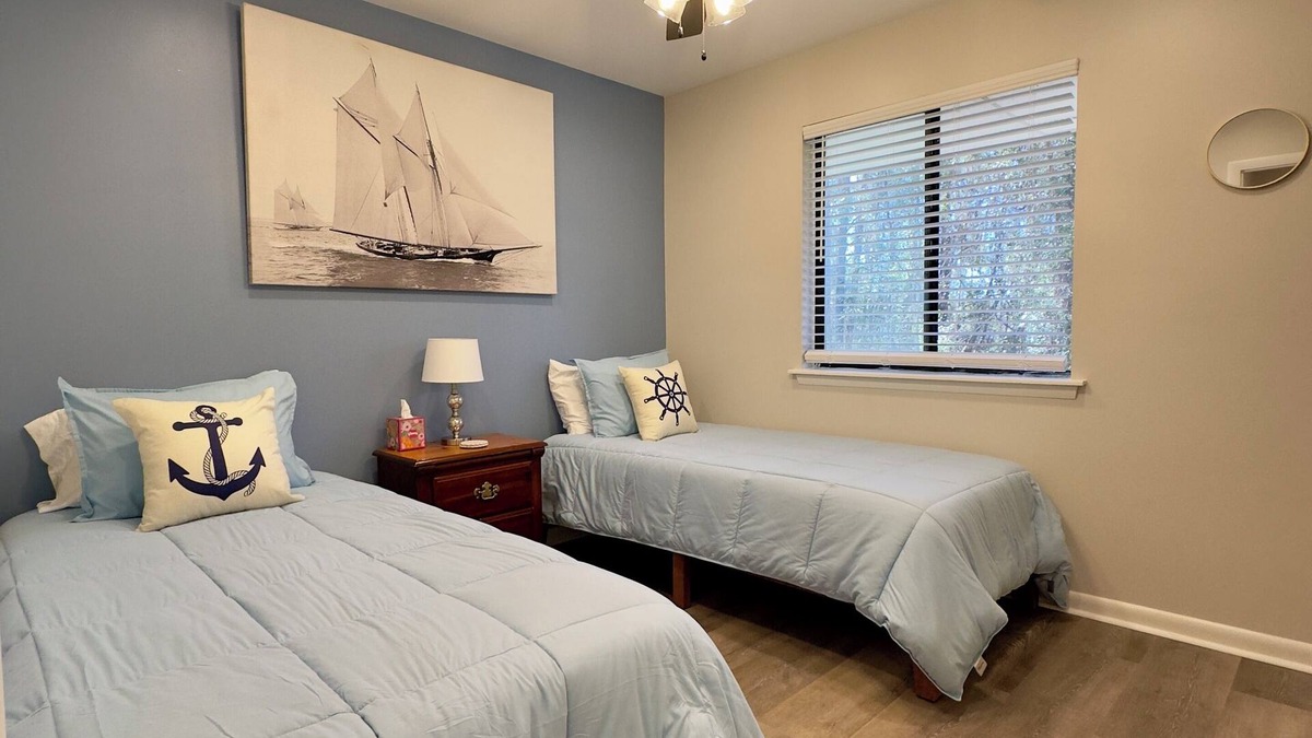 Kingsland Apartment | The First Mate’s Lounge