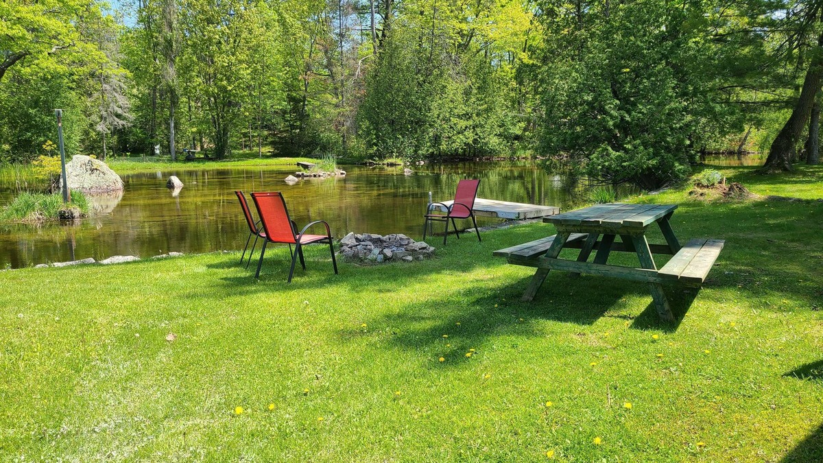 Selwyn House | The Fisherman - 3-bedroom River-front Retreat