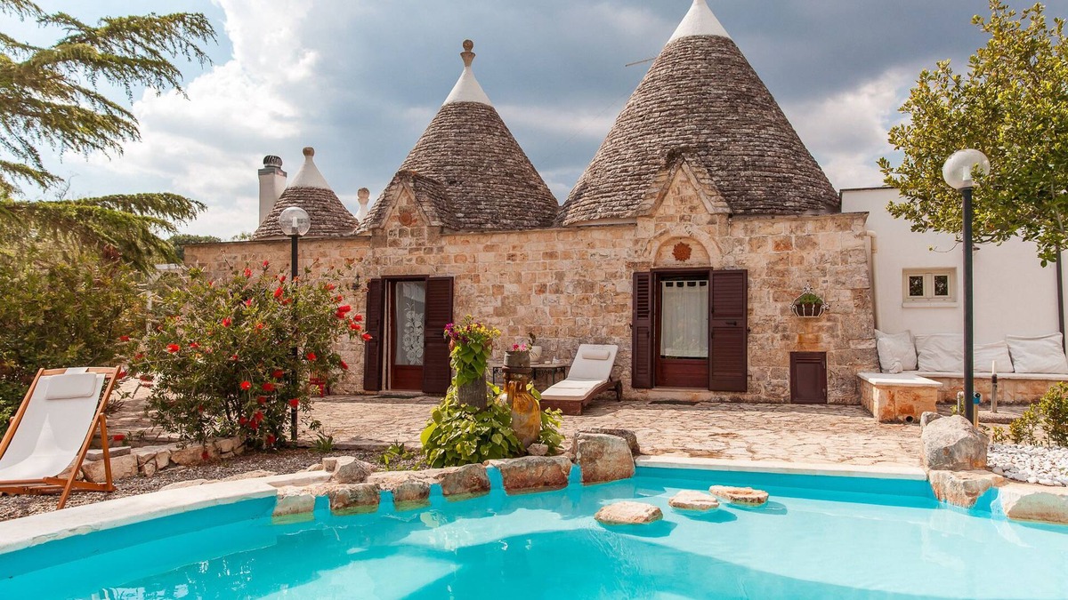 Specchiaruzzo Villa | The Five Cones, with swimming pool, in the Itria Valley