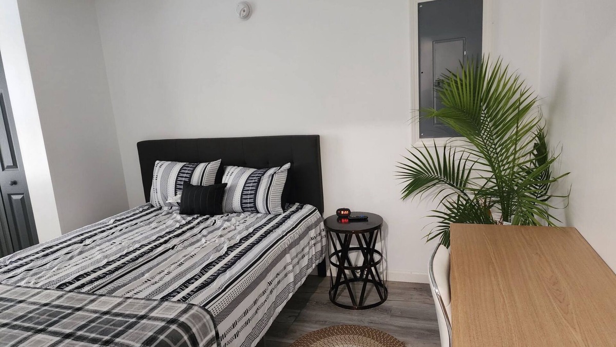 Summerlee Apartment | The Flat on Main