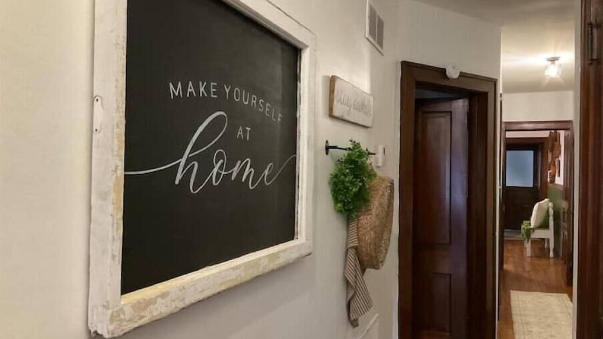 McConnelsville Apartment | The Flats on Main-Louise Suite