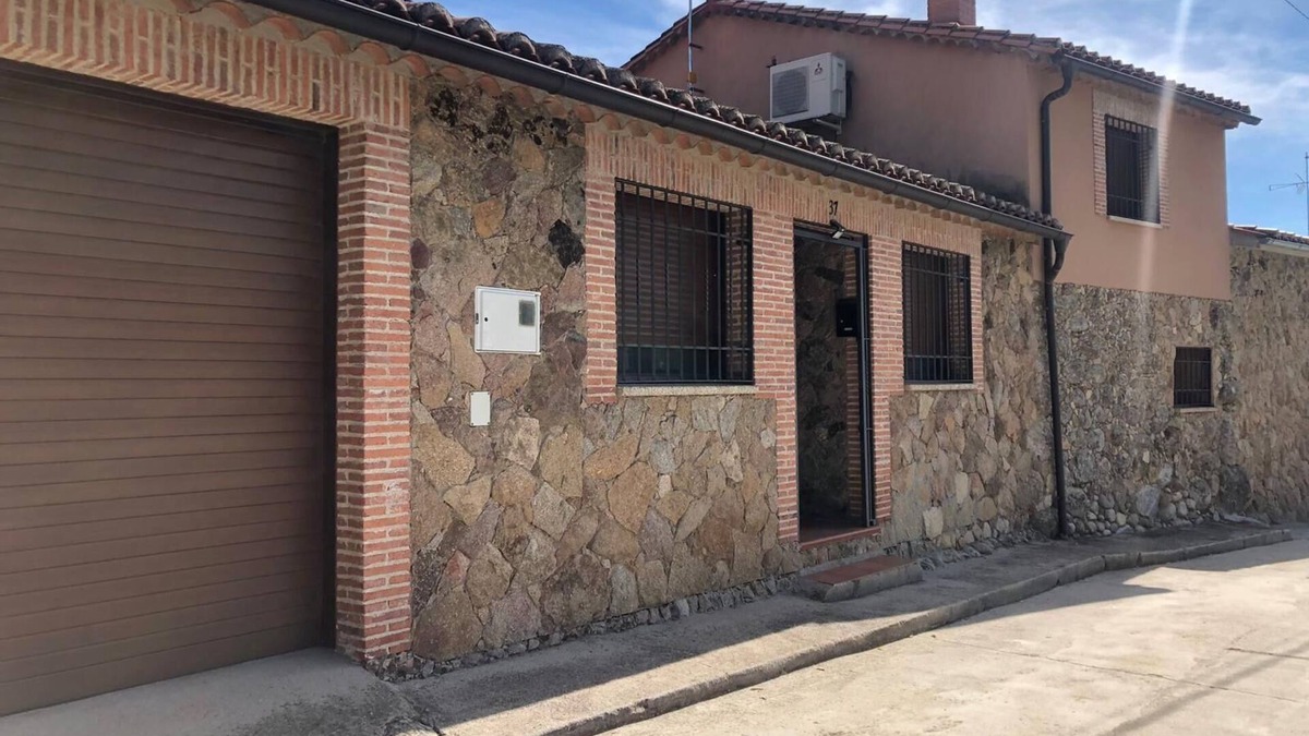 Candeleda House | The flax orchard.