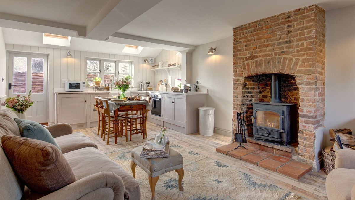 Langham Cottage | The Flints - sleeps 3 guests in 2 bedrooms