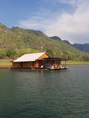 Thong Pha Phum Hotel | The Floating Lake House