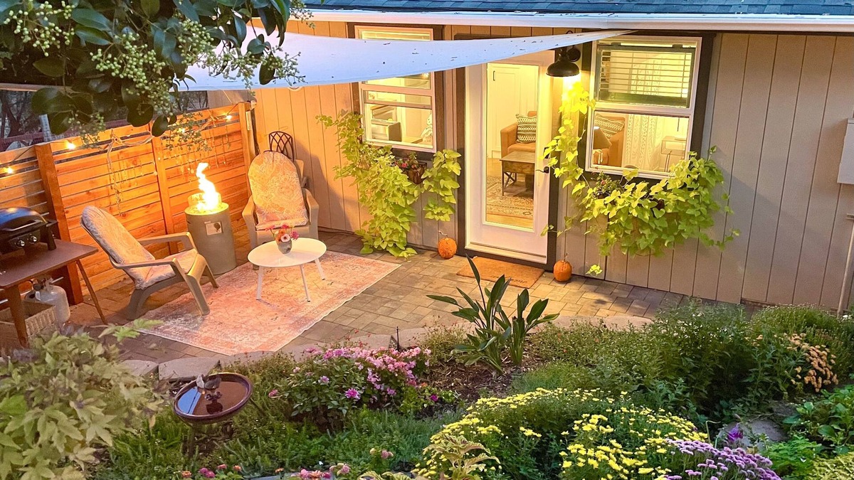Auburn Cottage | The Flower Bed studio cottage-your private garden paradise