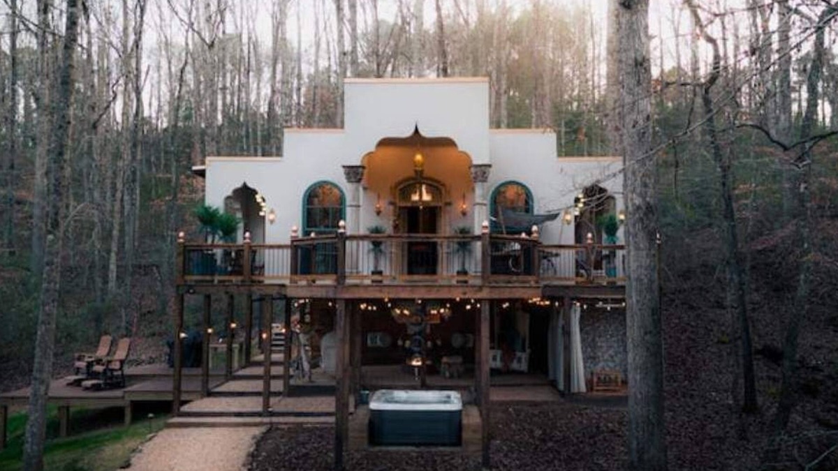 Cullman House | “The Flying Carpet” Moroccan Treehouse