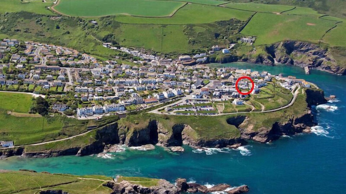Port Isaac Cottage | THE FOLLY, pet friendly, with a garden in Port Isaac