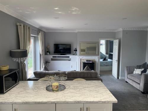 Reading Apartment | The Ford, Country retreat