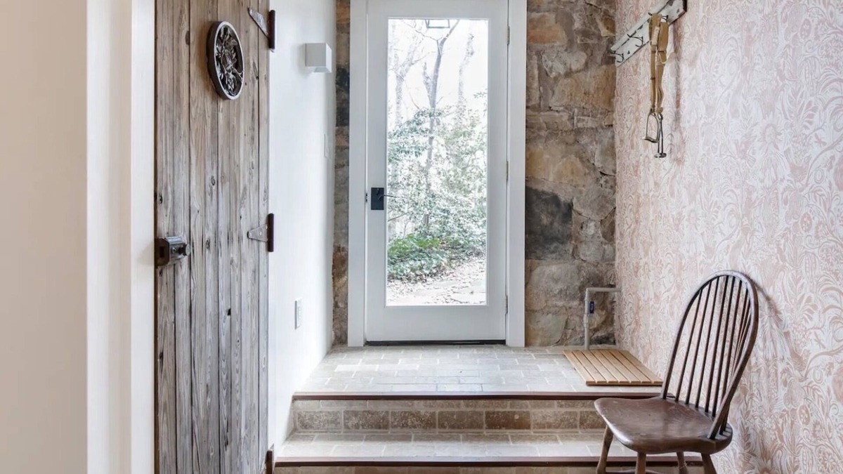 Lynn Apartment | The Forest Door-The LAP of LUXURY in the HEART of Tryon-NEW apt above Harmon Fie