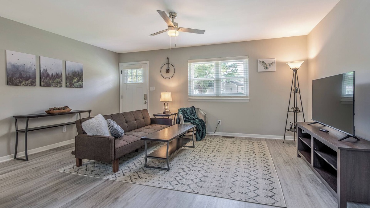 East Raleigh Apartment | The Forest Downtown Raleigh ~Newly Renovated