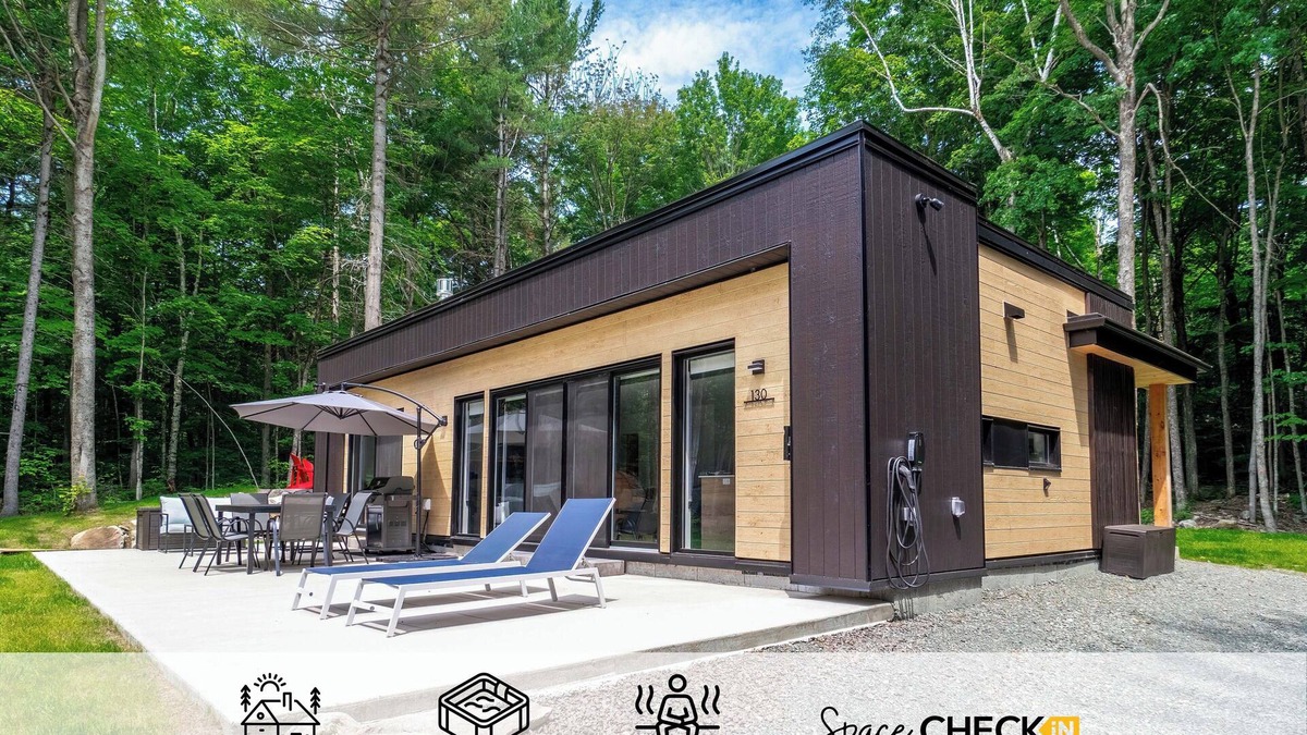 Argenteuil Regional County Municipality Ski Chalet | The Forest Hideaway | Sauna | Spa | Single Storey
