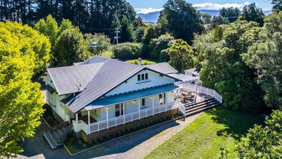 Pirinoa House | The Forest House, Martinborough