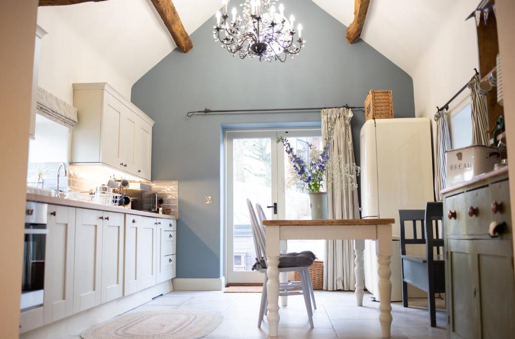Bridgnorth House | The Forge - Beautiful Contemporary Barn - Hot Tub