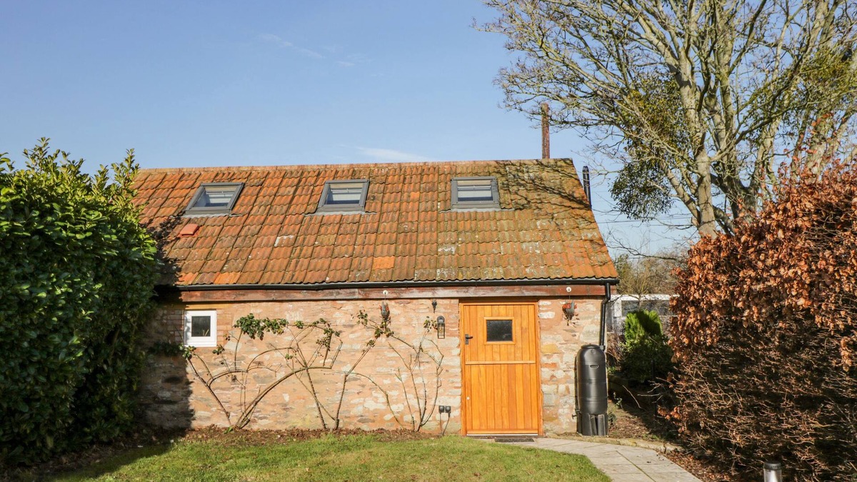 Taunton Cottage | THE FORGE, character holiday cottage, with a garden in Taunton