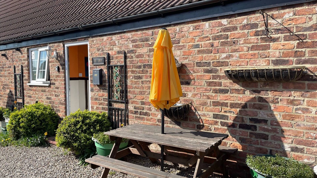 Yarm Cottage | The Forge - Sleeps 6 lounge double bed 2 bedrooms 4 singles 2 showers/kitchen